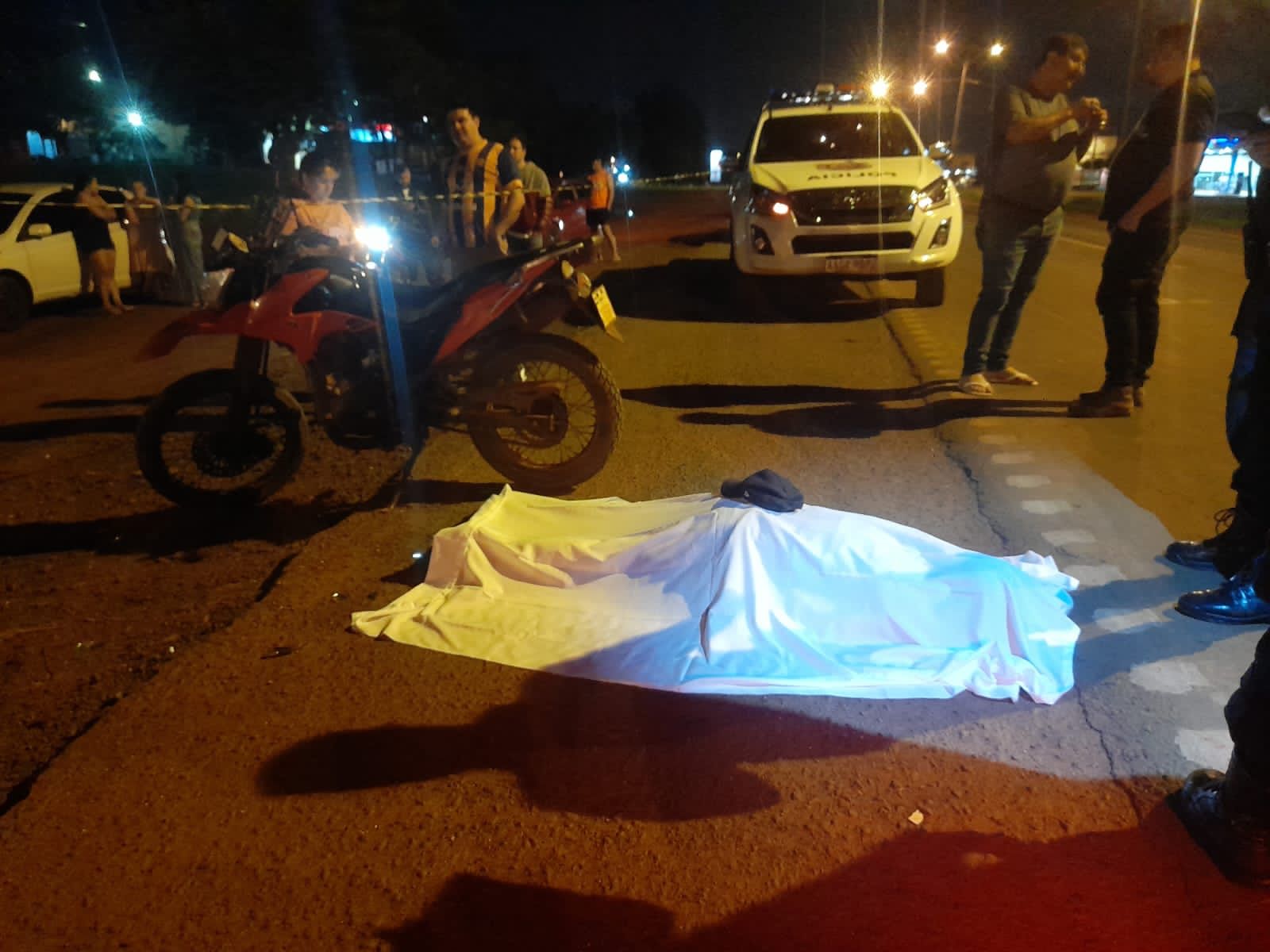 Un hombre cayo de su motocicleta y no resistió falleció en el lugar 