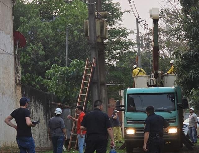 ANDE intervino varios dúplex con conexiones directas en el Paraná Country Club de Hernandarias